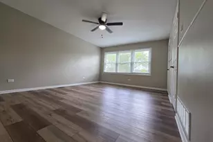 43 W Ann Street W, Lombard, IL 60148 - Photo 2