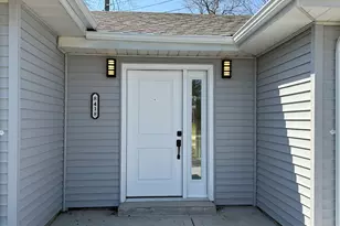 8418 Meadowbrook Dr, Burr Ridge, IL 60527 - Photo 4