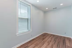 3720 W Eddy St, Chicago, IL 60618 - Photo 10