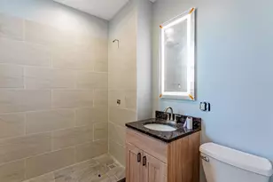 3720 W Eddy St, Chicago, IL 60618 - Photo 8