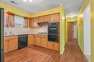 1024 Bristol Ave, Westchester, IL 60154 - Photo 8