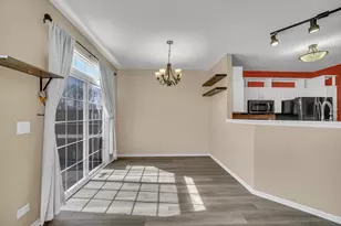 574 N Fox Trl, Round Lake, IL 60073 - Photo 8
