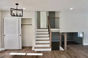 2018 E Ivy Ln, Mount Prospect, IL 60056 - Photo 2