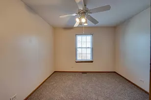 196 Park Ridge Ln, Aurora, IL 60504 - Photo 14