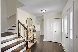 1310 W Darlington Cir, Hoffman Estates, IL 60169 - Photo 10