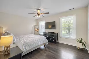 1310 W Darlington Cir, Hoffman Estates, IL 60169 - Photo 14