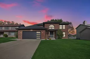 810 Kent Cir, Bartlett, IL 60103 - Photo 2