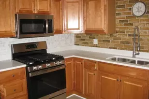8052 W Lyons St, Niles, IL 60714 - Photo 6