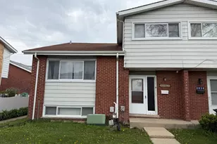 8052 W Lyons St, Niles, IL 60714 - Photo 2