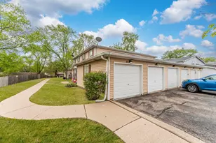 32 Wildwood Ln G, Bolingbrook, IL 60440 - Photo 4