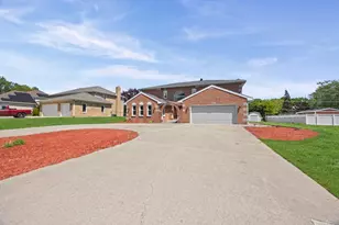 725 N 8th Ave, Addison, IL 60101 - Photo 1