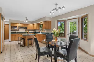 2374 Pepper Tree Ct, Lisle, IL 60532 - Photo 8