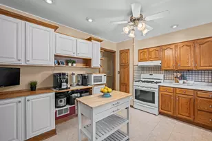 827 N Gibbons Ave, Arlington Heights, IL 60004 - Photo 6