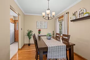827 N Gibbons Ave, Arlington Heights, IL 60004 - Photo 4