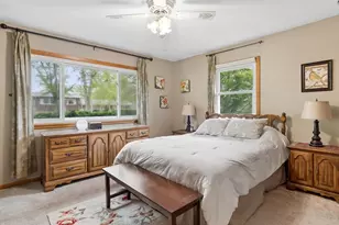 4 S Cypress Ln, North Aurora, IL 60542 - Photo 10