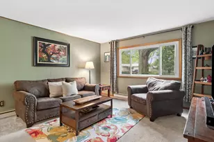 4 S Cypress Ln, North Aurora, IL 60542 - Photo 4