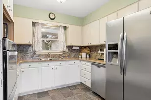 4 S Cypress Ln, North Aurora, IL 60542 - Photo 6
