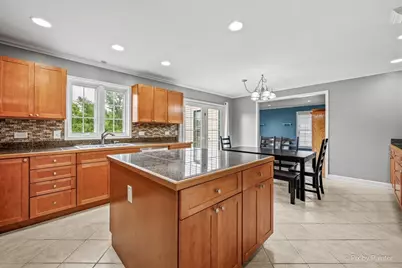 810 Woodridge Trail, McHenry, IL 60050 - Photo 12