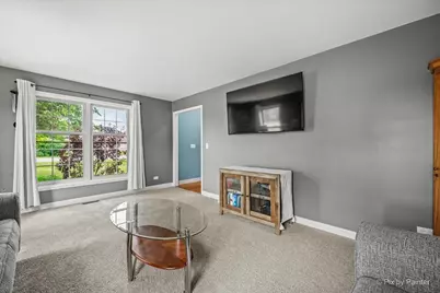 810 Woodridge Trail, McHenry, IL 60050 - Photo 6