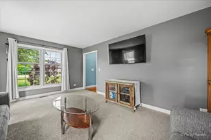 810 Woodridge Trail, McHenry, IL 60050 - Photo 6