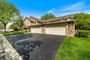 435 Sandpiper Ct, Aurora, IL 60504 - Photo 2