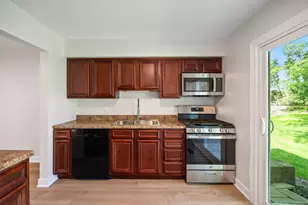 435 Sandpiper Ct, Aurora, IL 60504 - Photo 8