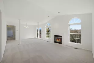 1447 Club Dr, Glendale Heights, IL 60139 - Photo 6