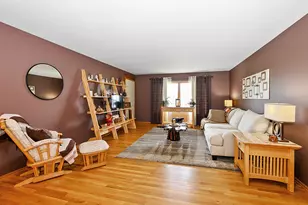 19 Saint Moritz Dr, Palos Park, IL 60464 - Photo 2