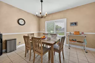 676 Persimmon St, Dekalb, IL 60115 - Photo 8
