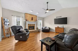 676 Persimmon St, Dekalb, IL 60115 - Photo 4