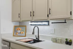 1500 Robin Cir, Hoffman Estates, IL 60169 - Photo 10