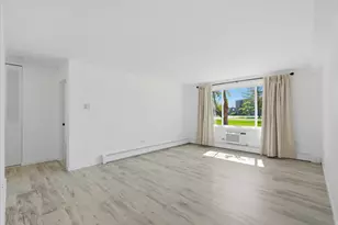 1500 Robin Cir, Hoffman Estates, IL 60169 - Photo 4