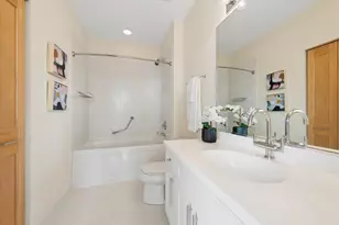 1572 Maple Ave, Evanston, IL 60201 - Photo 12