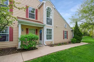 63 Tyler Ct, Streamwood, IL 60107 - Photo 2