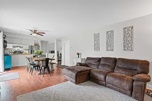985 Brower Dr, Roselle, IL 60172 - Photo 8