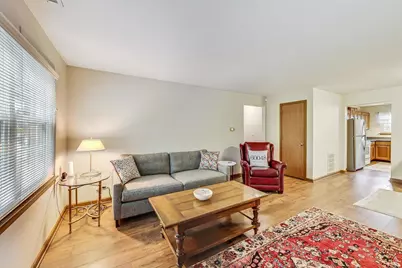 120 E Winchester Road #D, Libertyville, IL 60048 - Photo 4