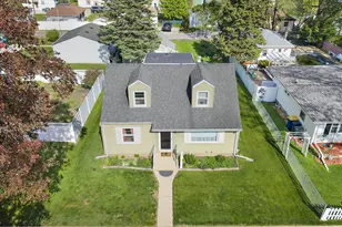 515 Illinois Ave, Elgin, IL 60120 - Photo 2