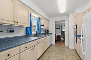 515 Illinois Ave, Elgin, IL 60120 - Photo 8