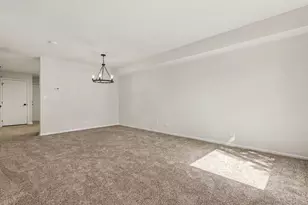 151 S Ruga Ct, Addison, IL 60101 - Photo 6