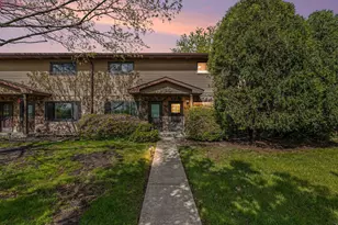 151 S Ruga Ct, Addison, IL 60101 - Photo 2