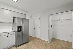 151 S Ruga Ct, Addison, IL 60101 - Photo 10