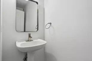 230 W Division St, Chicago, IL 60610 - Photo 14