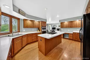 676 Old Westbury Rd, Crystal Lake, IL 60012 - Photo 16