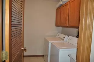 101 S Oakhurst Dr, Aurora, IL 60504 - Photo 8