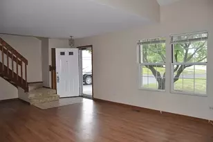 101 S Oakhurst Dr, Aurora, IL 60504 - Photo 2