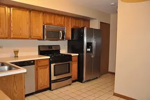 101 S Oakhurst Dr, Aurora, IL 60504 - Photo 4