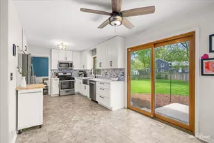 847 Woodland Hills Rd, Batavia, IL 60510 - Photo 12