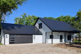 521 Dewolf St, Odin, IL 62870 - Photo 4