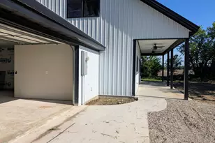 521 Dewolf St, Odin, IL 62870 - Photo 2