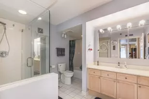 7031 W Touhy Ave, Niles, IL 60714 - Photo 16